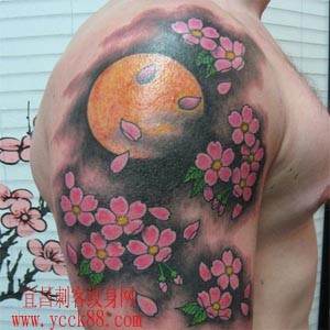手臂樱花纹身图案…