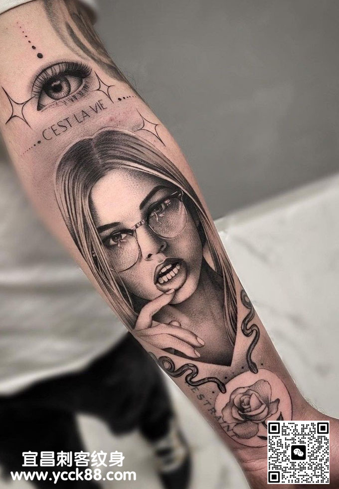 �ֱۺڻ�дʵ���衭